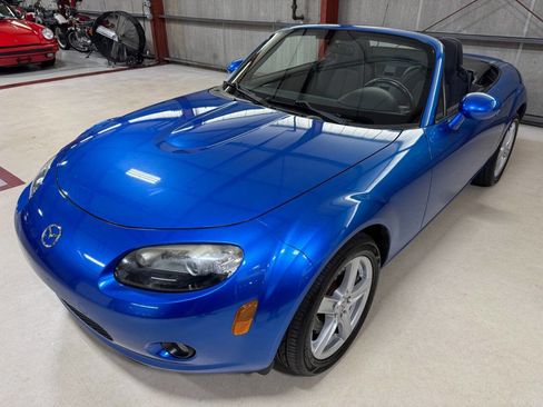 Used 2006 MAZDA MX-5 Miata Touring RWD image 35