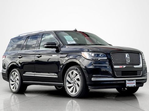 Used 2024 Lincoln Navigator Premiere image 7