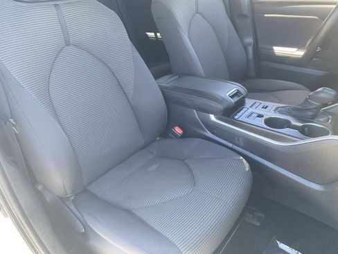 Used 2022 Toyota Highlander L AWD/4WD image 9