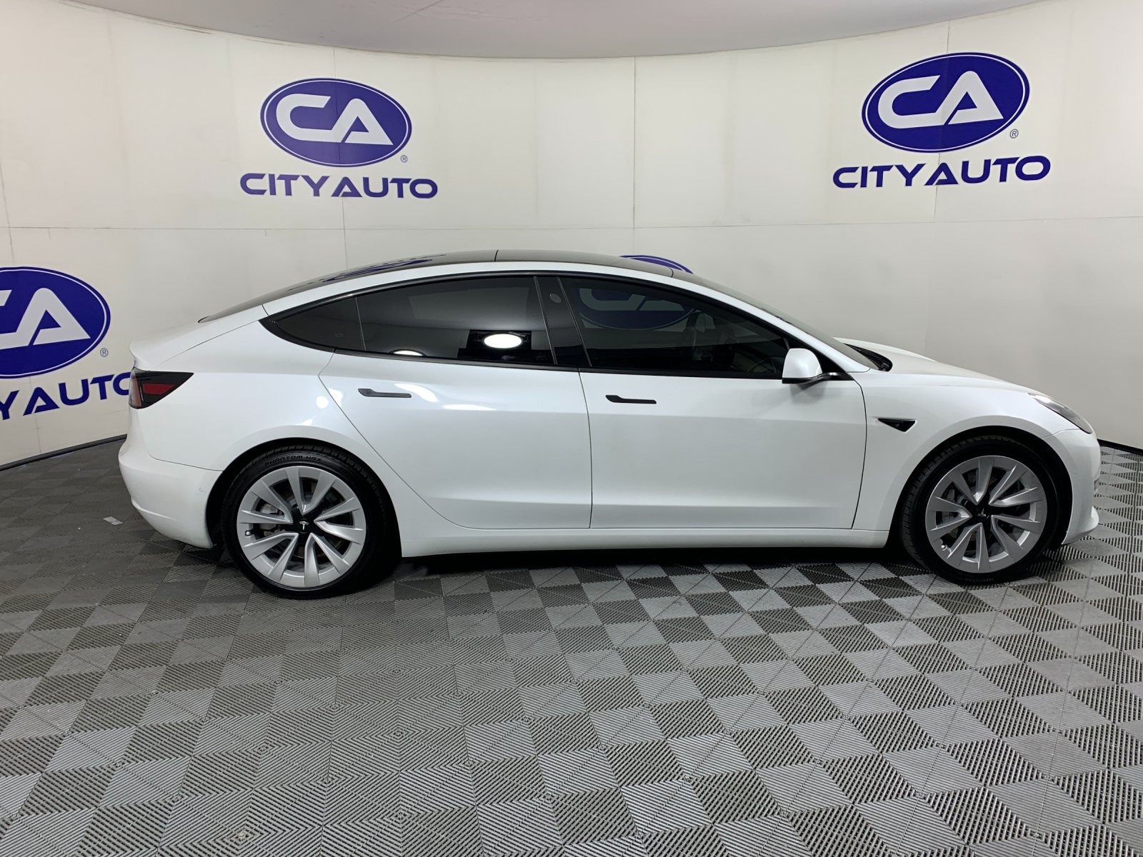 Used 2022 Tesla Model 3 Long Range AWD/4WD image 2