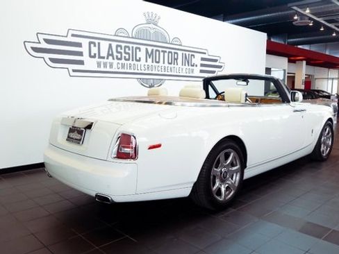 Used 2011 Rolls-Royce Phantom Drophead Coupe image 6