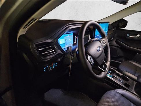 New 2026 Ford Escape SE image 3