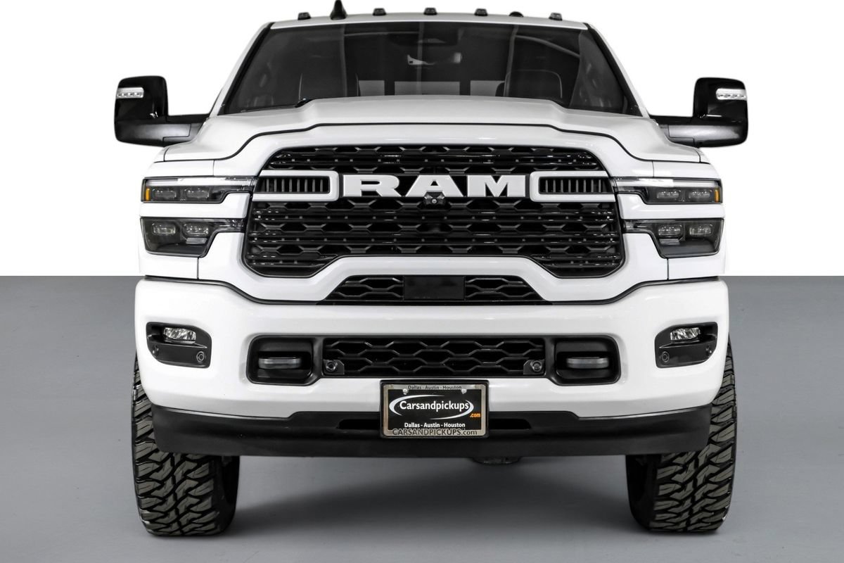 Used 2025 RAM 3500 Limited AWD/4WD image 3