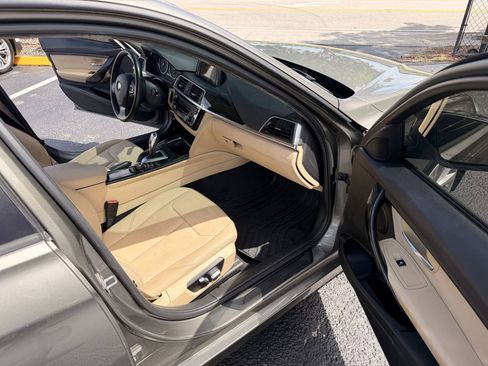 Used 2017 BMW 320i Sedan RWD image 21