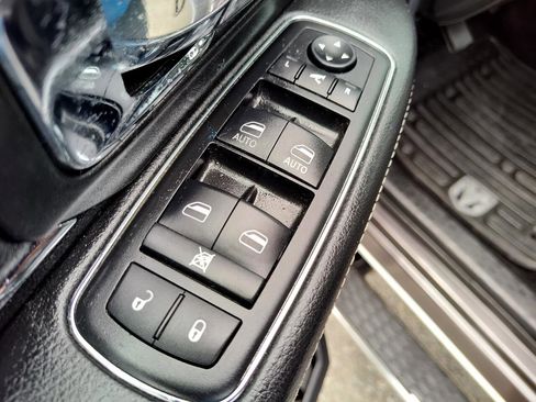 Used 2014 RAM 1500 Laramie w/ Convenience Group image 16