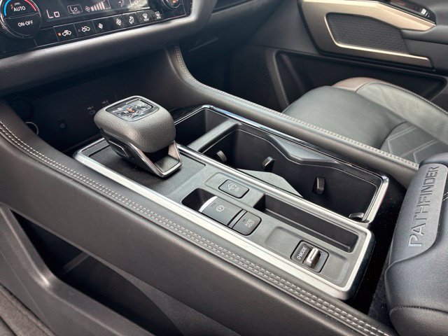 Used 2024 Nissan Pathfinder Platinum FWD image 25