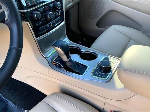 Used 2021 Jeep Grand Cherokee Limited image 15