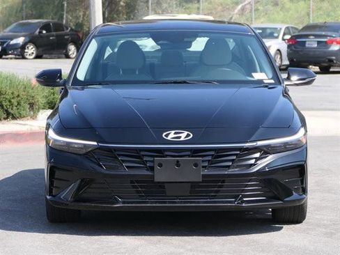 New 2025 Hyundai Elantra Limited image 8