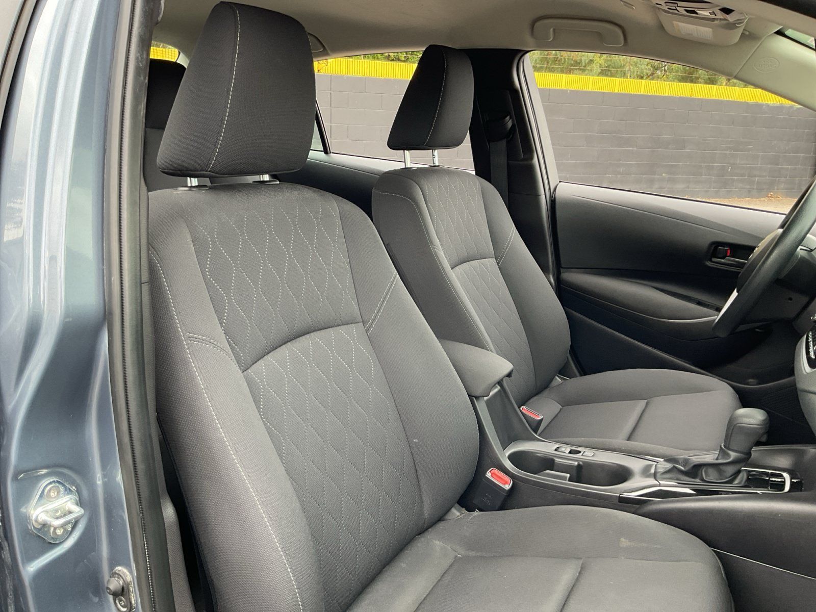 Used 2025 Toyota Corolla LE w/ LE Premium Package FWD image 21