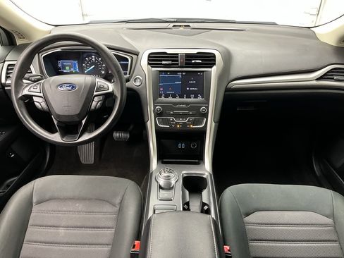 Used 2019 Ford Fusion SE FWD image 4