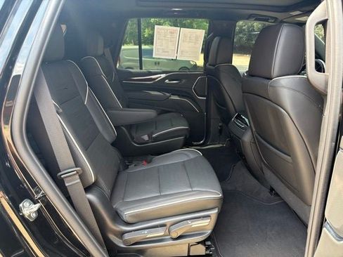 Used 2023 Cadillac Escalade Premium Luxury AWD/4WD image 28