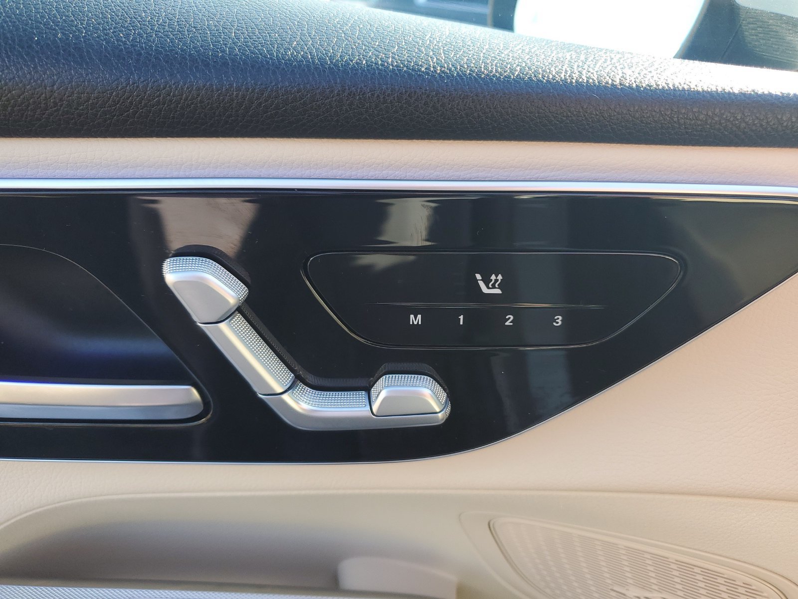 Used 2025 Mercedes-Benz GLC 350e 4MATIC image 22