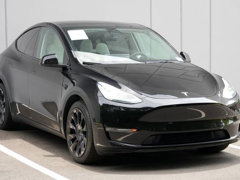 Used 2021 Tesla Model Y Long Range AWD/4WD image 57