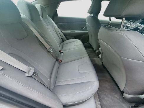 Used 2024 Hyundai Elantra SE FWD image 27