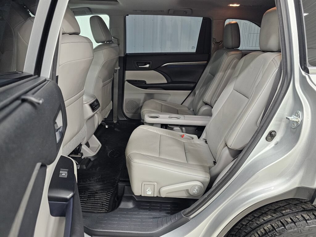 Used 2018 Toyota Highlander Limited AWD/4WD image 12