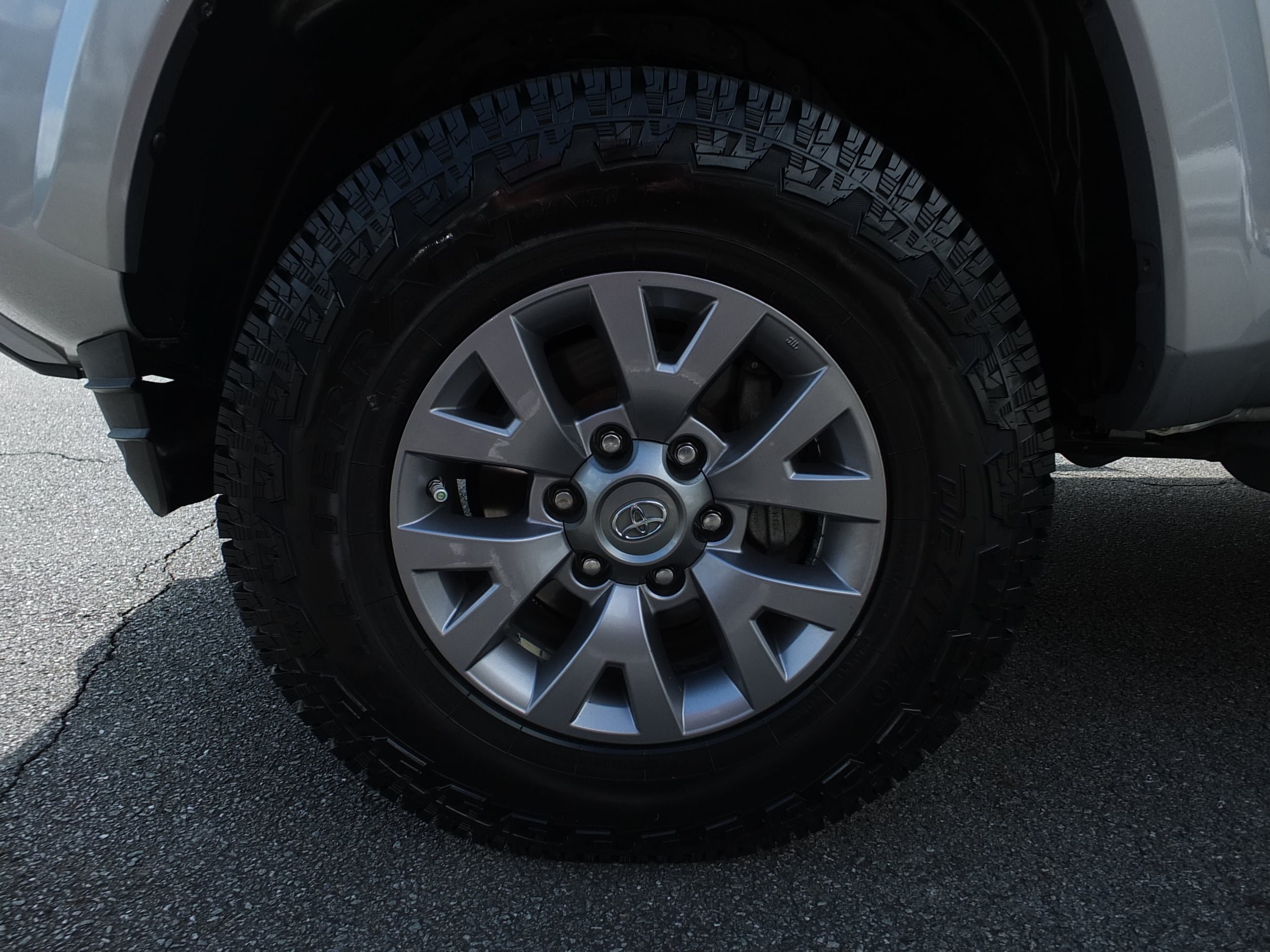 Used 2019 Toyota Tacoma SR5 RWD image 9
