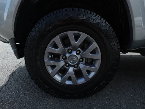 Used 2019 Toyota Tacoma SR5 RWD image 9
