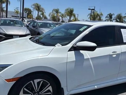 Used 2017 Honda Civic EX-L image 2