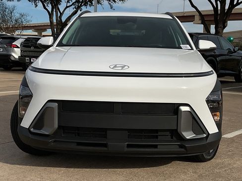 Used 2025 Hyundai Kona SEL image 3