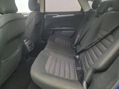 Used 2017 Ford Fusion SE w/ Fusion SE Technology Package image 18