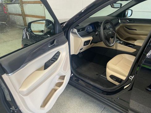 Used 2024 Jeep Grand Cherokee Limited w/ Trailer Tow Package image 10