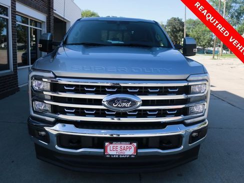 Used 2023 Ford F250 Lariat w/ FX4 Off-Road Package image 4