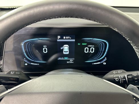 Used 2023 Kia Niro EX image 16
