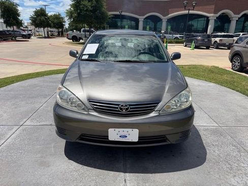 Used 2005 Toyota Camry FWD image 2