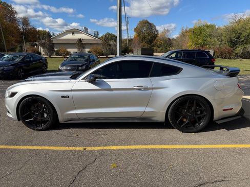 Used 2016 Ford Mustang GT image 6