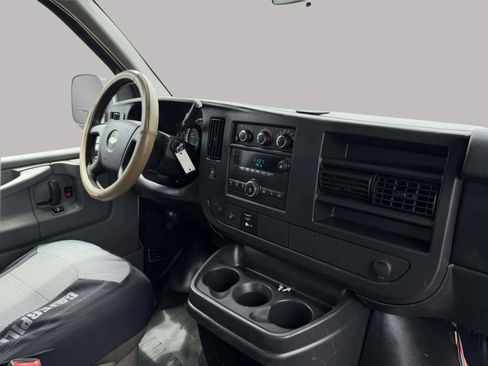 Used 2014 Chevrolet Express 2500 RWD image 15