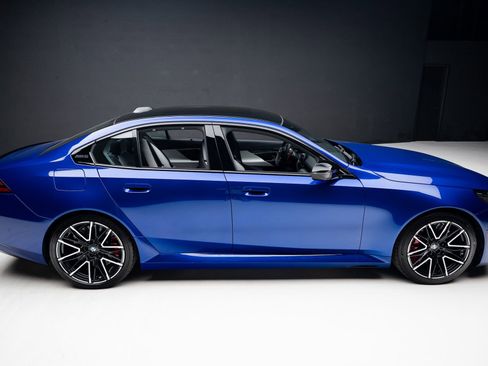 Used 2025 BMW M5 image 36