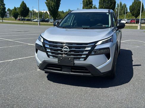 Used 2025 Nissan Rogue S AWD/4WD image 12