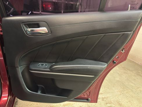 Used 2019 Dodge Charger SXT image 24