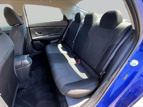 Used 2021 Hyundai Elantra SE FWD image 21