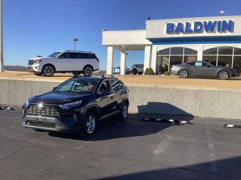 Used 2022 Toyota RAV4 XLE w/ XLE Grade Weather Package image 3