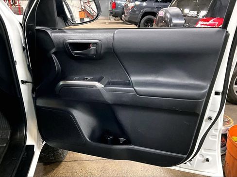 Used 2023 Toyota Tacoma TRD Off-Road image 21