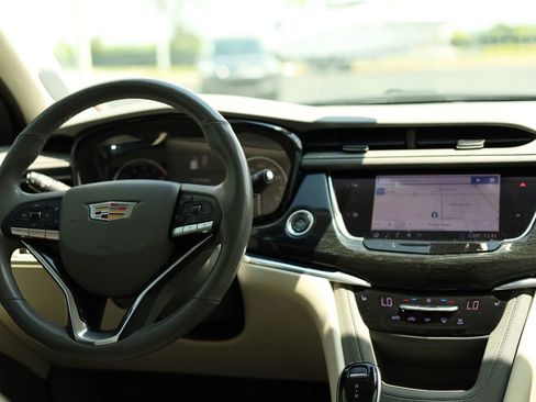 Used 2020 Cadillac XT6 Premium Luxury image 34