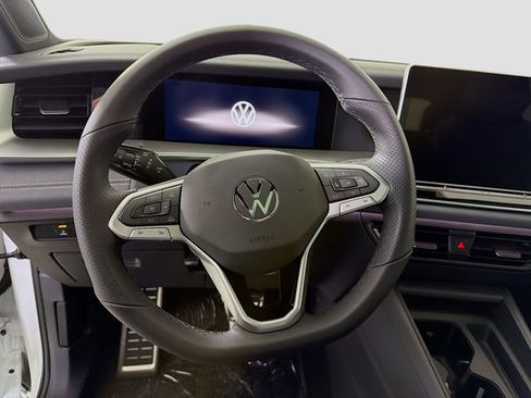 New 2026 Volkswagen Tiguan SE R-Line FWD image 12