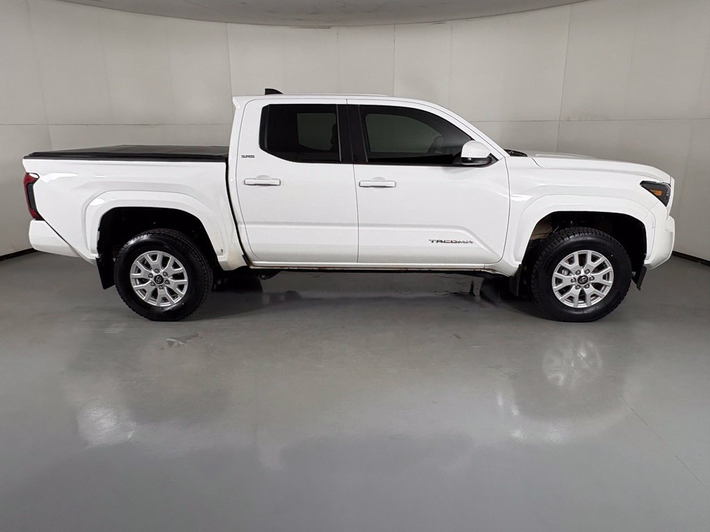 Used 2024 Toyota Tacoma SR5 AWD/4WD image 9