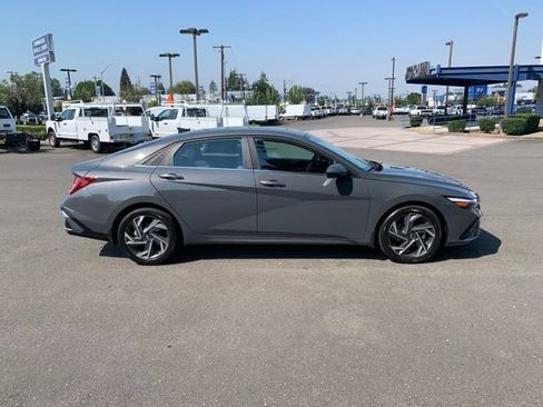 Used 2024 Hyundai Elantra SEL w/ Convenience Package FWD image 6
