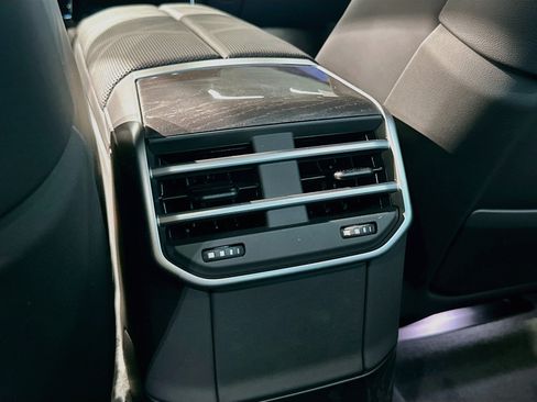 New 2027 BMW 740i w/ Executive Package RWD image 18