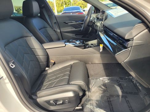 Used 2025 BMW i5 M60 w/ Premium Package image 16