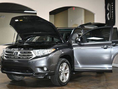 Used 2011 Toyota Highlander Limited w/ Tow Pkg image 90