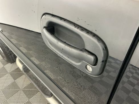 Used 2005 Chevrolet Silverado 2500 LS image 9