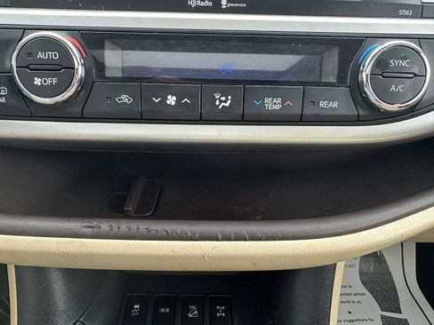 Used 2015 Toyota Highlander XLE image 15