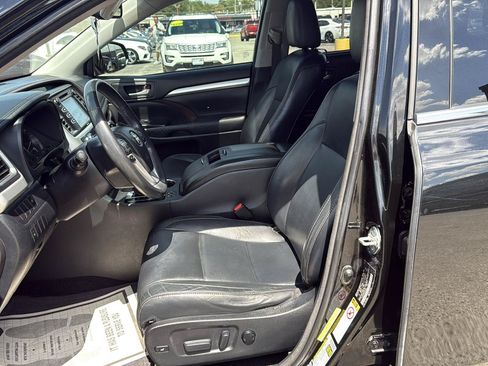 Used 2015 Toyota Highlander XLE FWD image 11