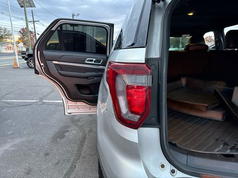 Used 2017 Ford Explorer Sport image 23