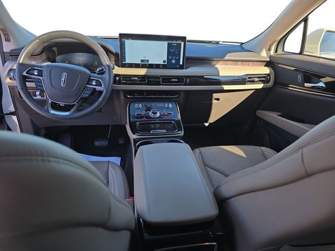 Used 2022 Lincoln Nautilus Reserve image 9