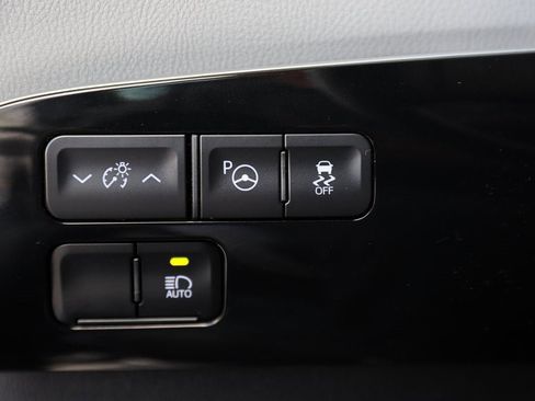 Certified 2022 Toyota Prius LE image 20