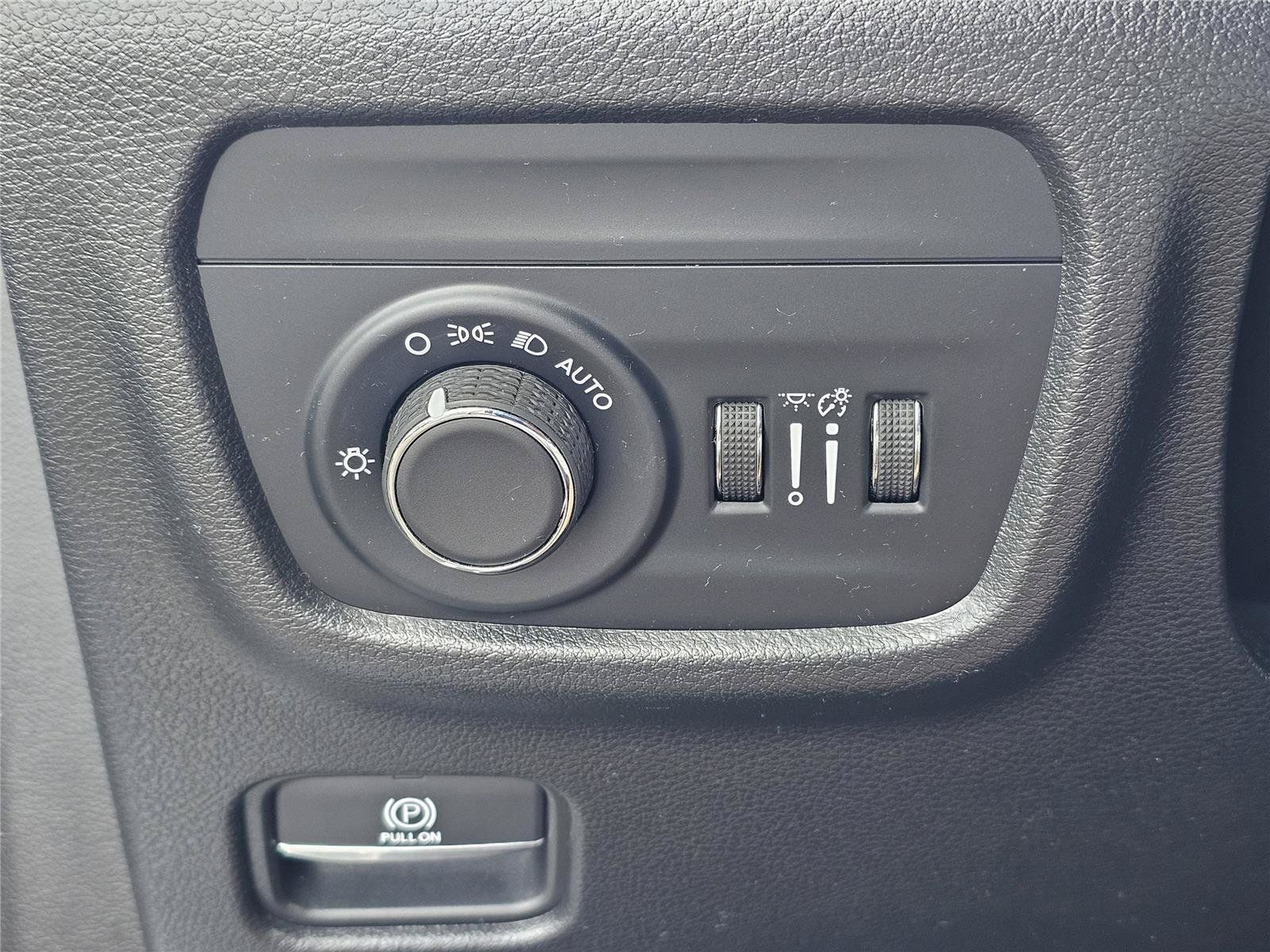 Used 2023 Jeep Grand Cherokee Altitude AWD/4WD image 19